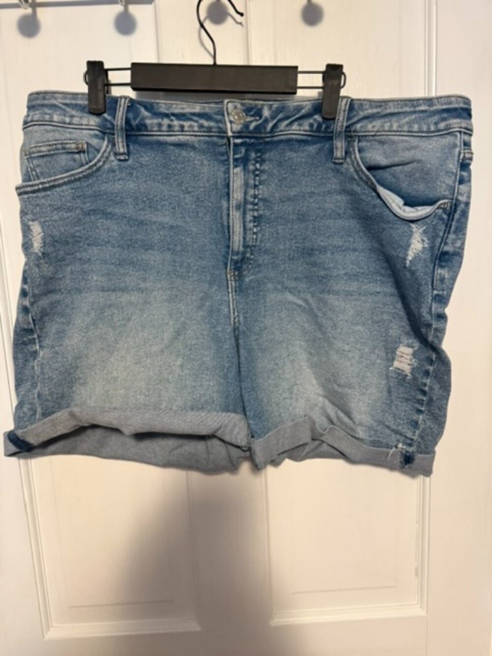 Ava & Viv Light Distressed Jean Shorts
